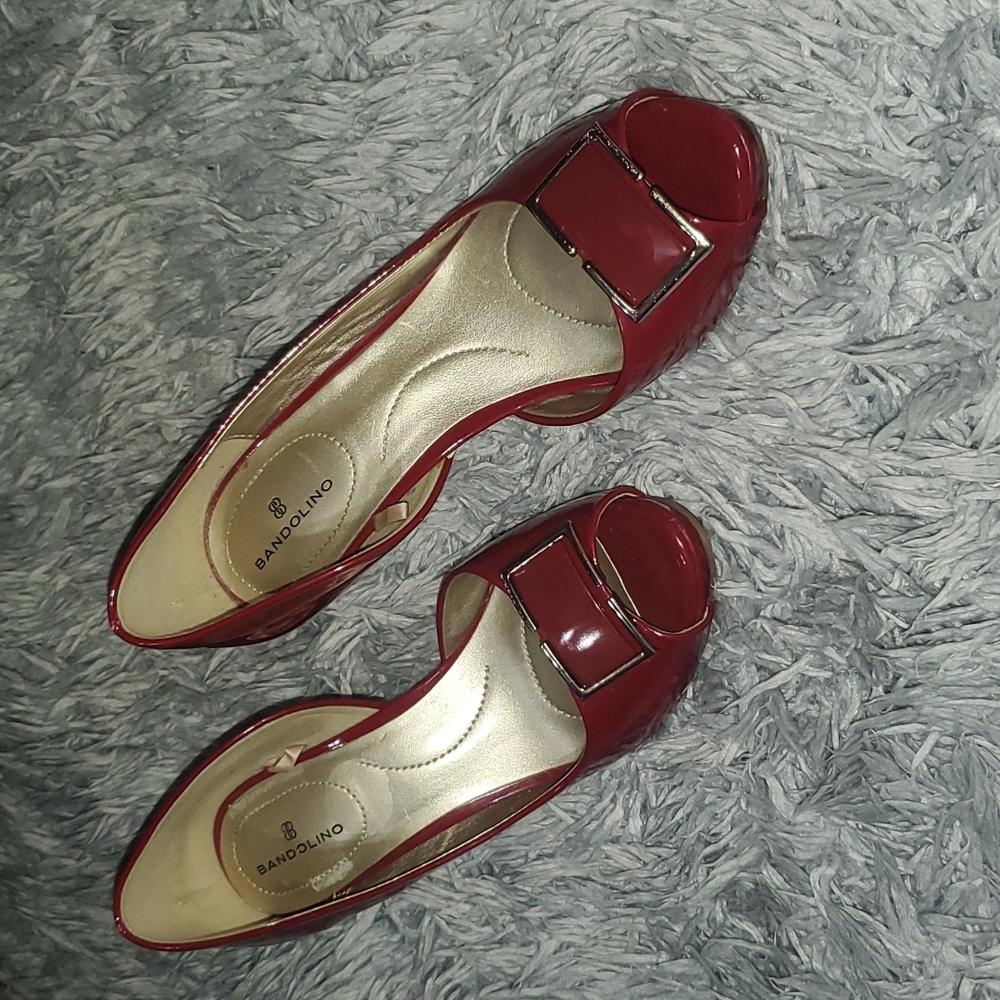 heeled shoes